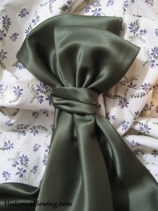 Bow loops made from fabric strips | HistoricalSewing.com